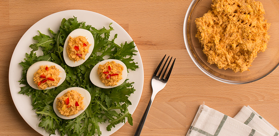 Devilishly Bold Sriracha Eggs