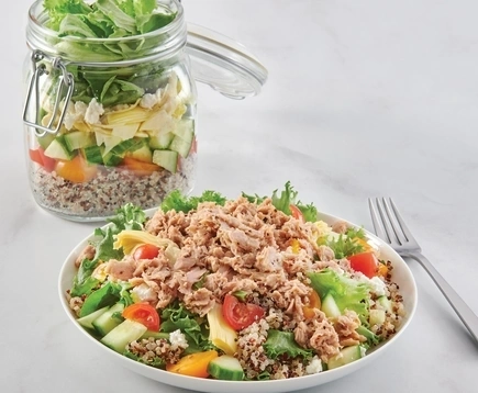 cracked-pepper-with-roasted-garlic-tuna-grain-bowl-in-a-jar